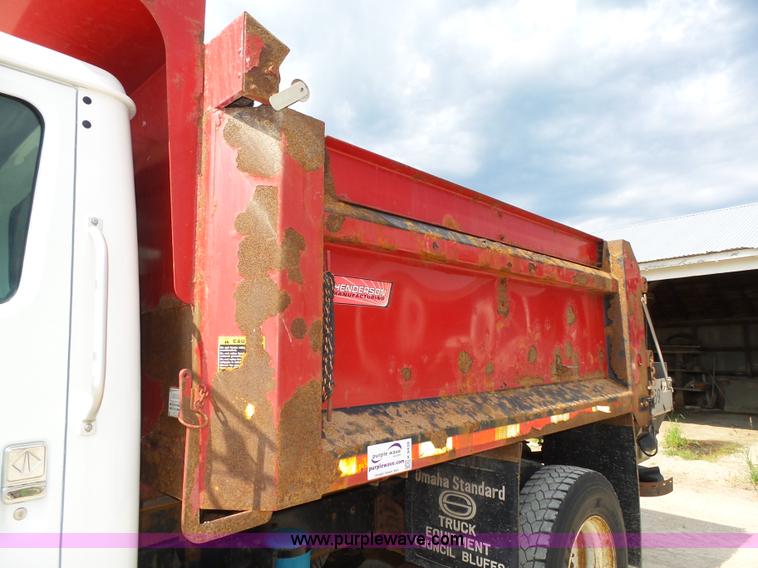 image for item K8438 2001 International 4700 dump truck