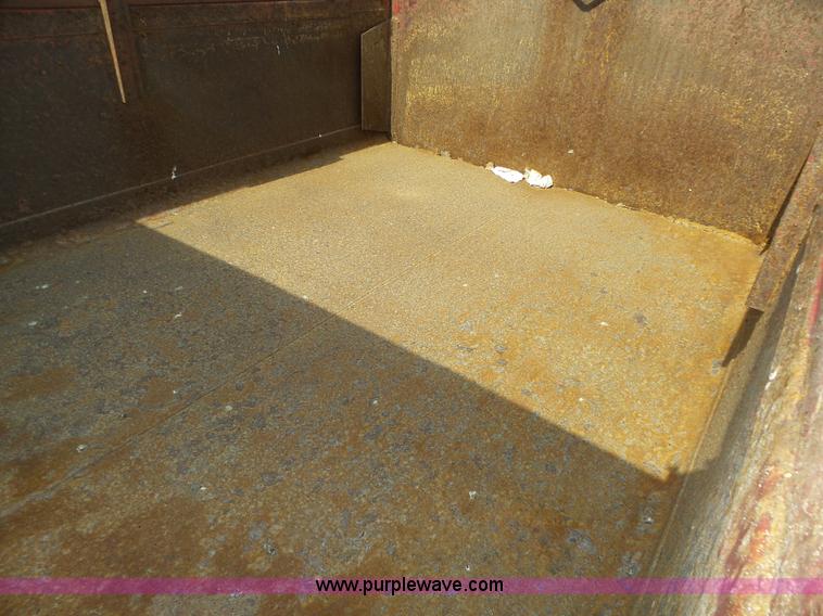 image for item K8438 2001 International 4700 dump truck