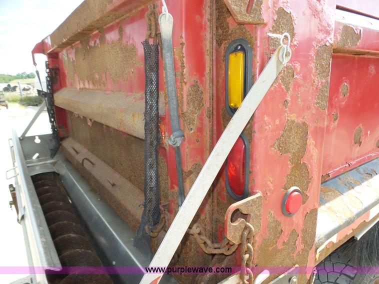 image for item K8438 2001 International 4700 dump truck