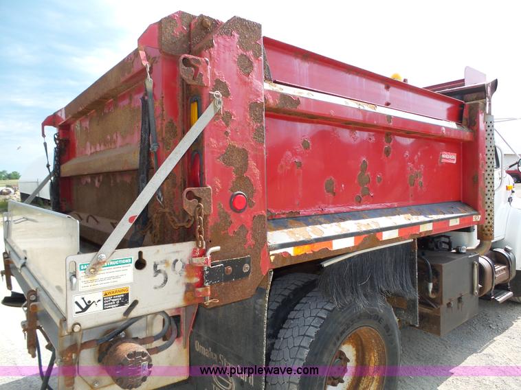 image for item K8438 2001 International 4700 dump truck