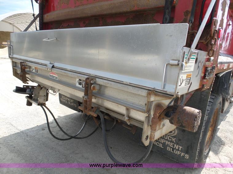 image for item K8438 2001 International 4700 dump truck