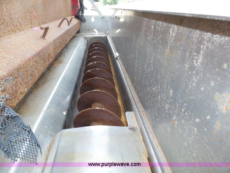 image for item K8438 2001 International 4700 dump truck