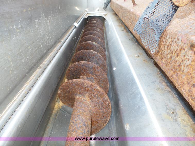 image for item K8438 2001 International 4700 dump truck