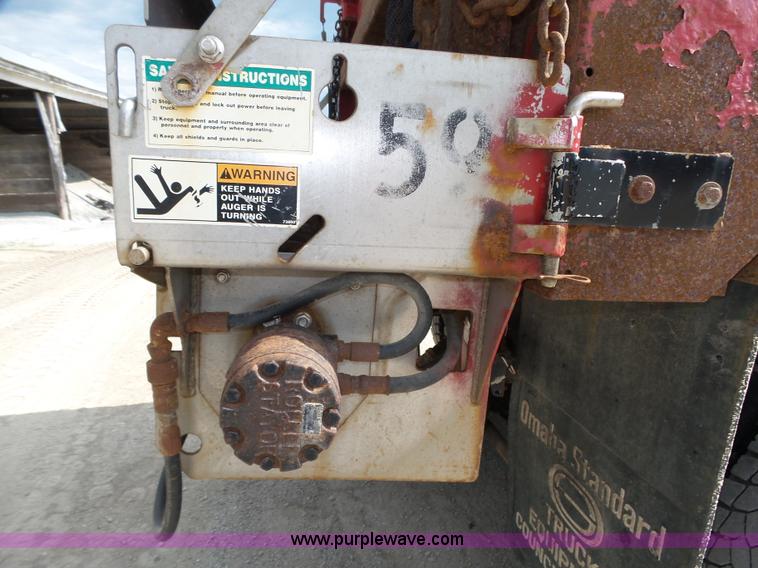 image for item K8438 2001 International 4700 dump truck