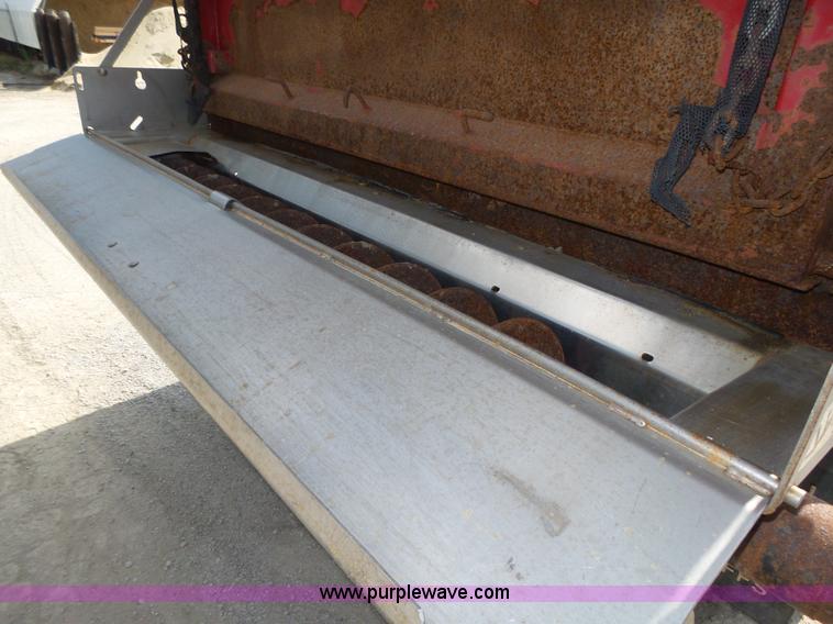 image for item K8438 2001 International 4700 dump truck