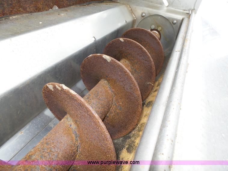 image for item K8438 2001 International 4700 dump truck