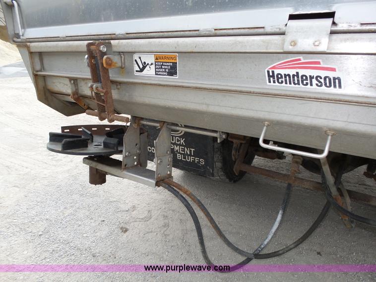 image for item K8438 2001 International 4700 dump truck