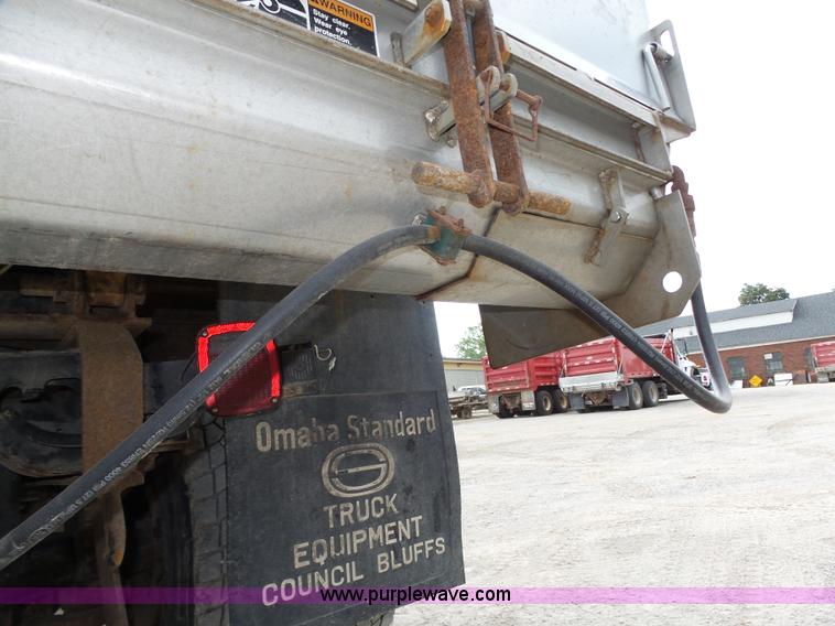 image for item K8438 2001 International 4700 dump truck