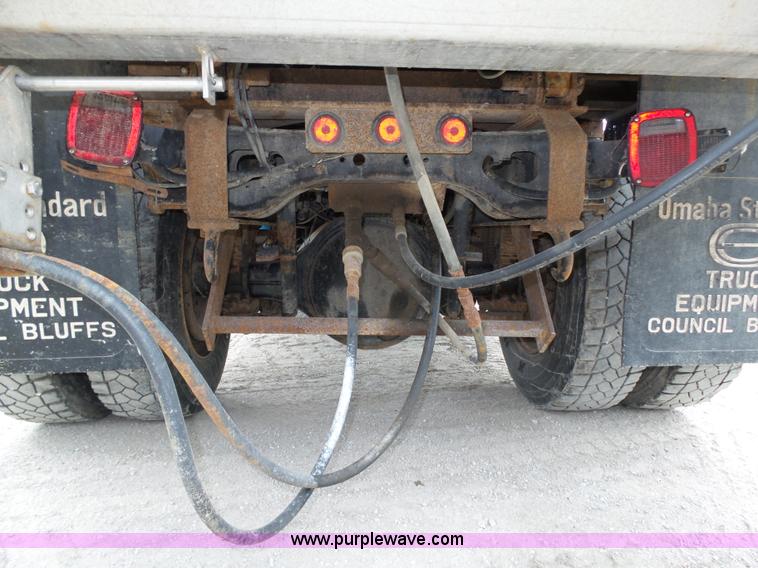 image for item K8438 2001 International 4700 dump truck