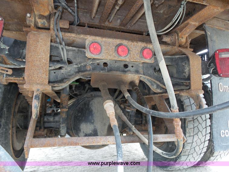 image for item K8438 2001 International 4700 dump truck