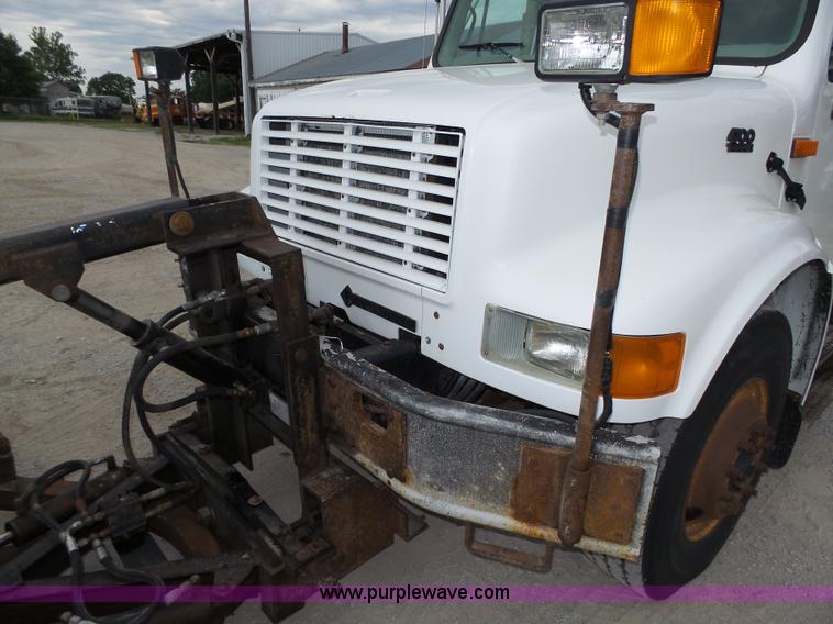 image for item K8438 2001 International 4700 dump truck