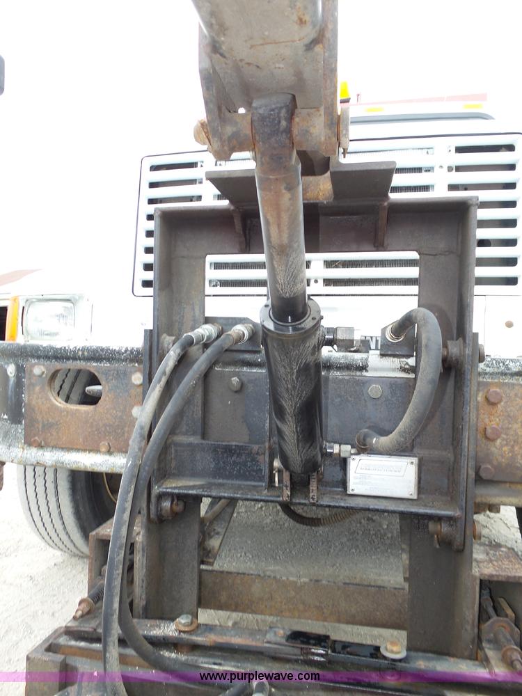 image for item K8438 2001 International 4700 dump truck