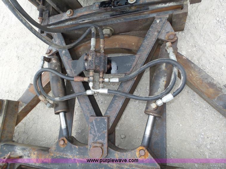 image for item K8438 2001 International 4700 dump truck