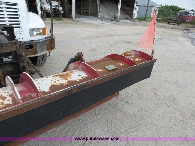 image for item K8438 2001 International 4700 dump truck