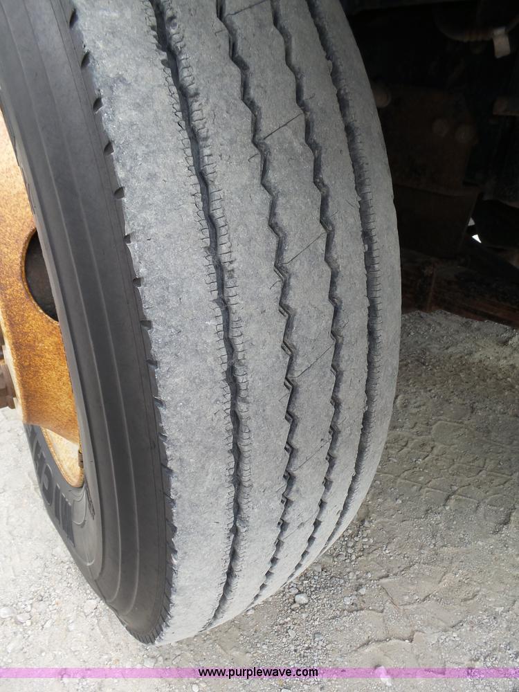 image for item K8438 2001 International 4700 dump truck