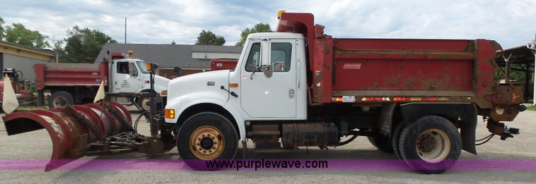 image for item K8439 2001 International 4700 dump truck