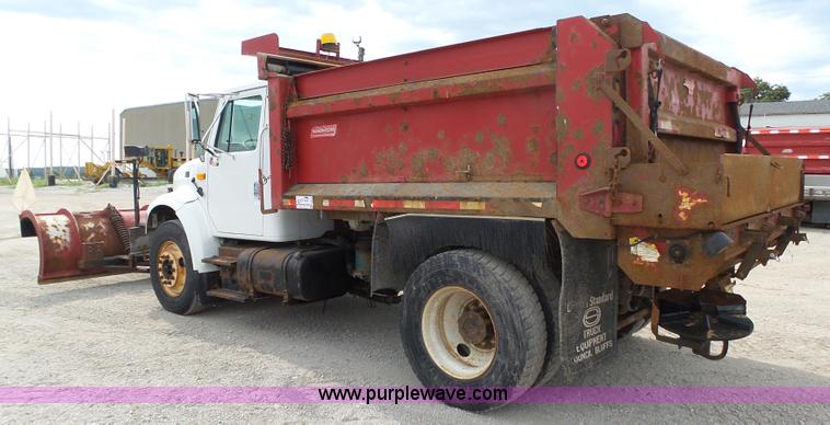 image for item K8439 2001 International 4700 dump truck