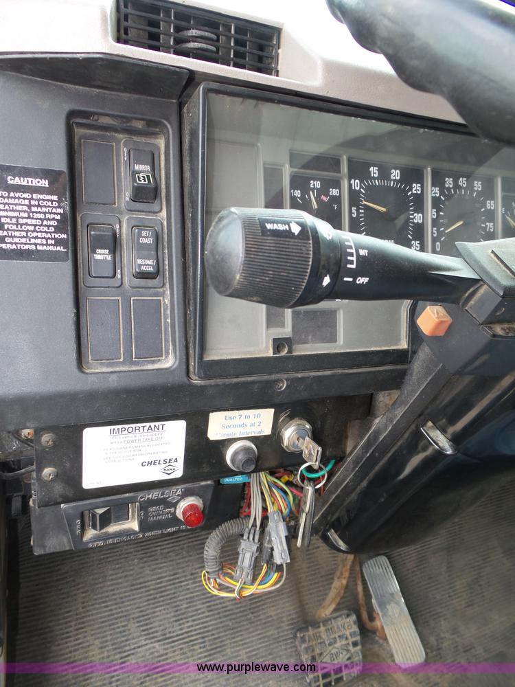 image for item K8439 2001 International 4700 dump truck