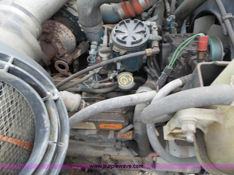 image for item K8439 2001 International 4700 dump truck