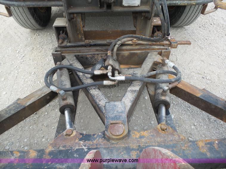 image for item K8439 2001 International 4700 dump truck