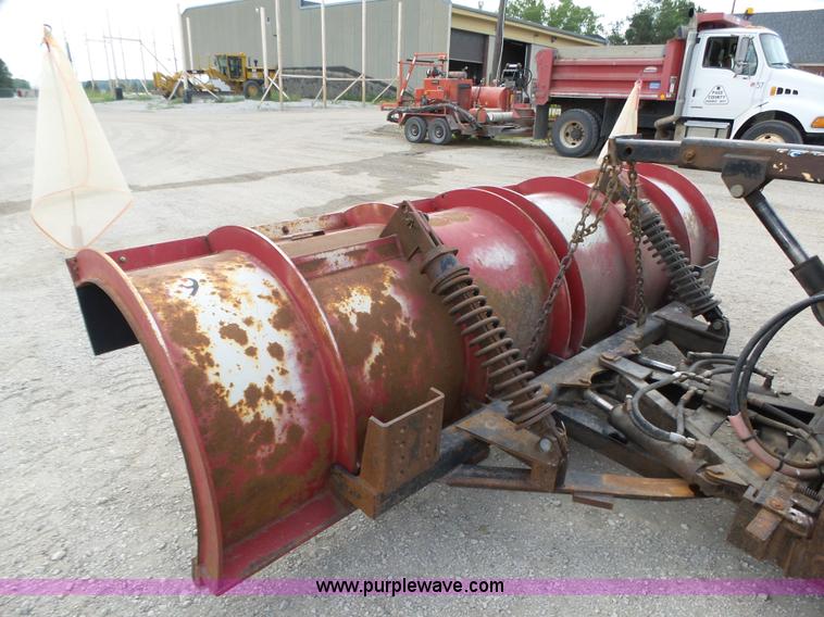 image for item K8439 2001 International 4700 dump truck