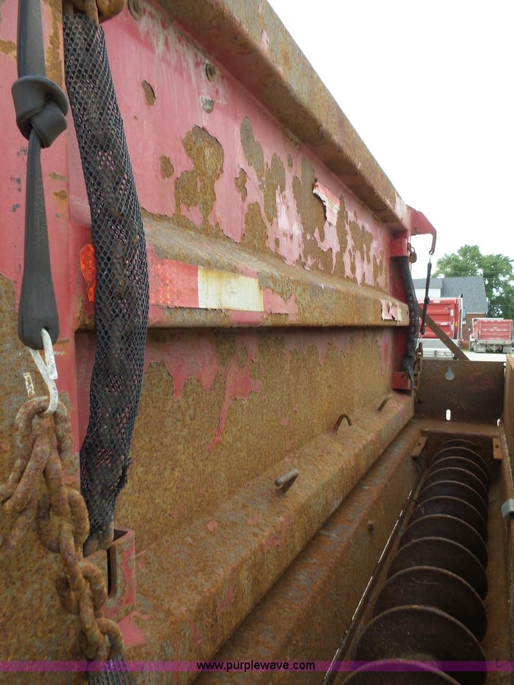 image for item K8439 2001 International 4700 dump truck