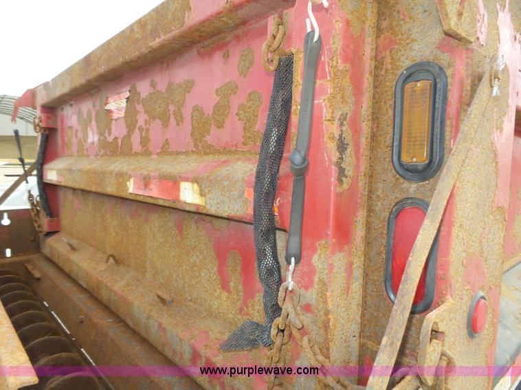 image for item K8439 2001 International 4700 dump truck