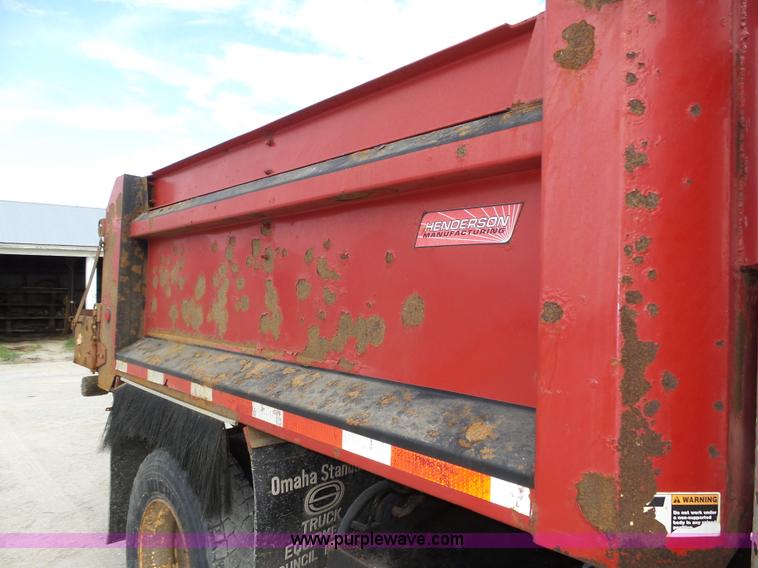 image for item K8439 2001 International 4700 dump truck