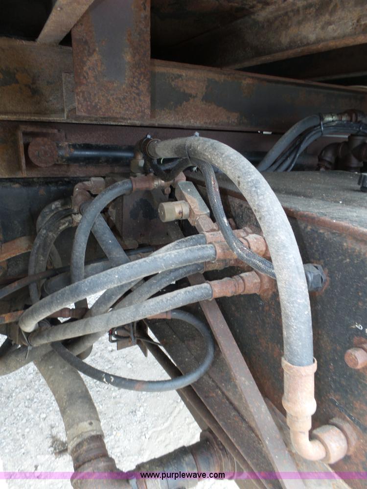 image for item K8439 2001 International 4700 dump truck