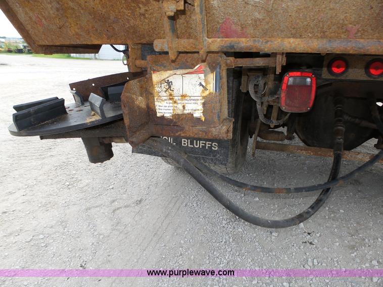 image for item K8439 2001 International 4700 dump truck