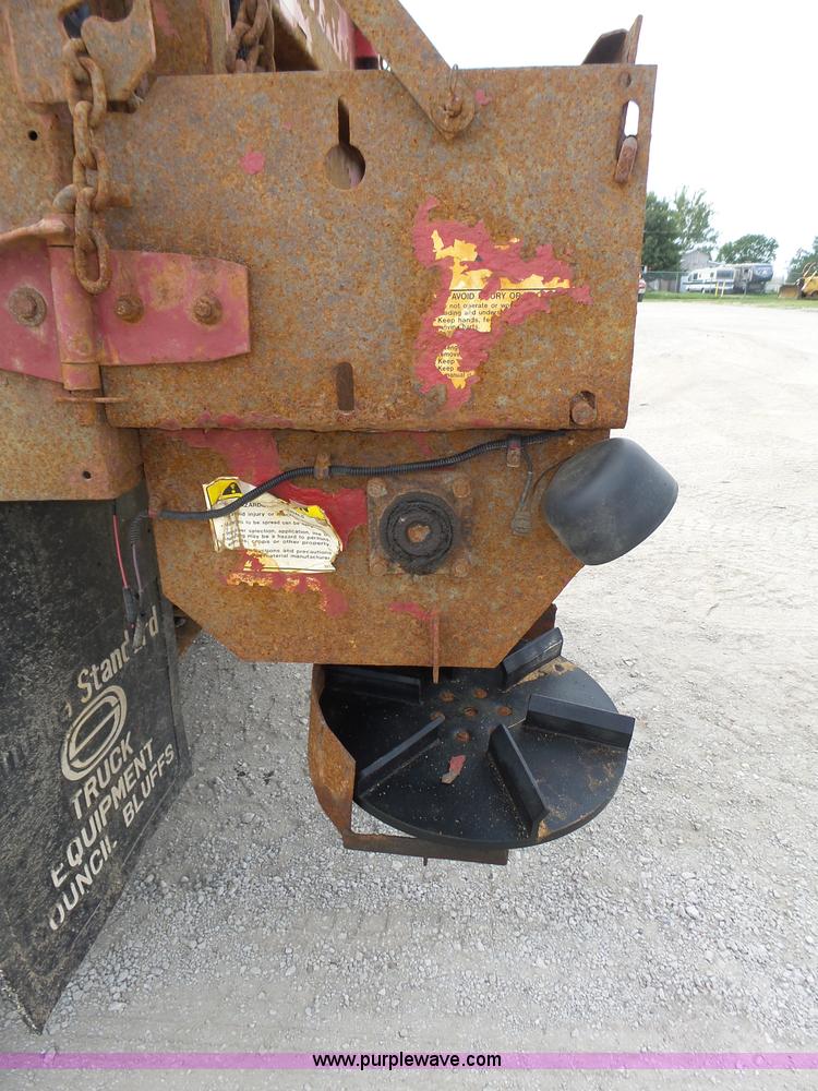 image for item K8439 2001 International 4700 dump truck