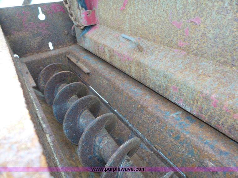 image for item K8439 2001 International 4700 dump truck