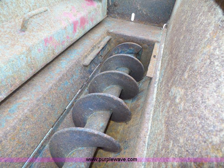 image for item K8439 2001 International 4700 dump truck