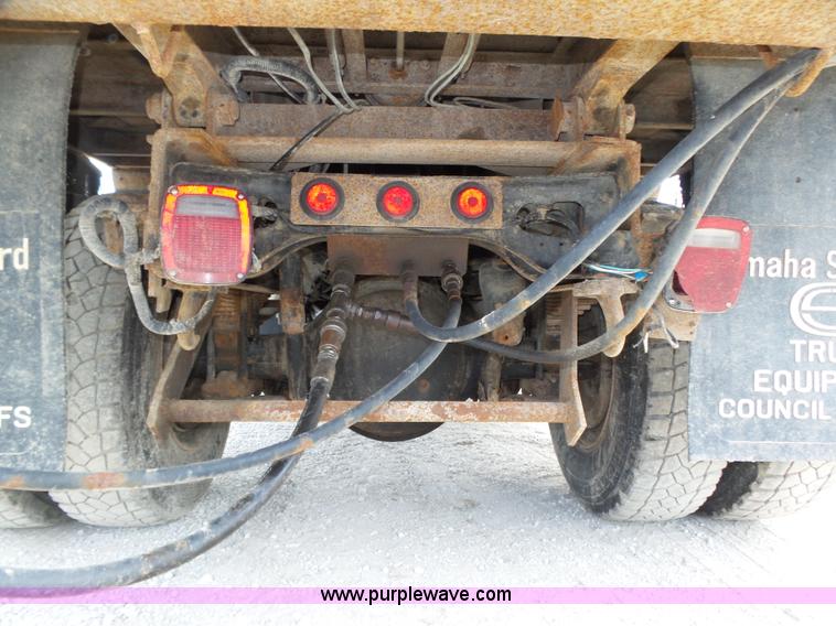 image for item K8439 2001 International 4700 dump truck