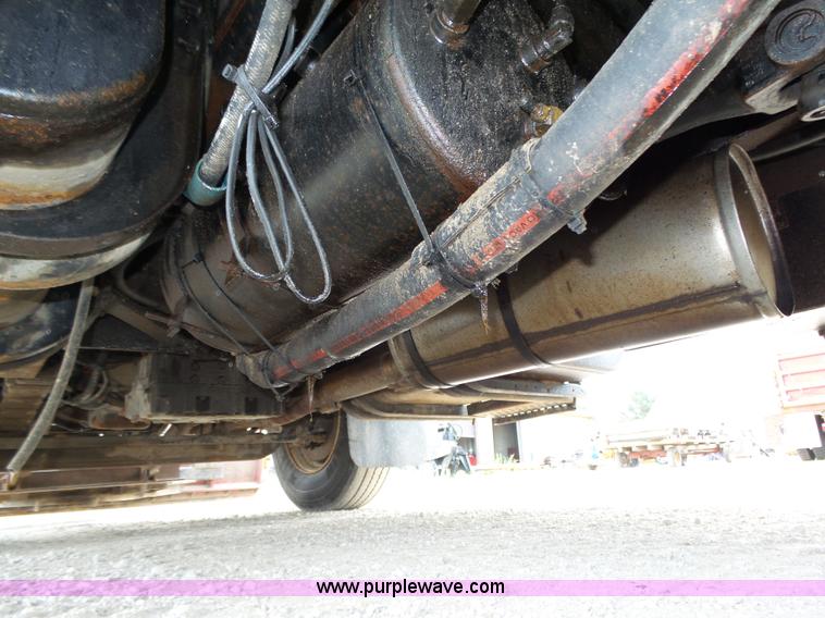 image for item K8439 2001 International 4700 dump truck