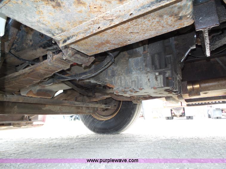 image for item K8439 2001 International 4700 dump truck