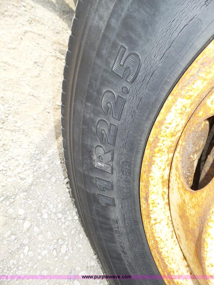 image for item K8439 2001 International 4700 dump truck