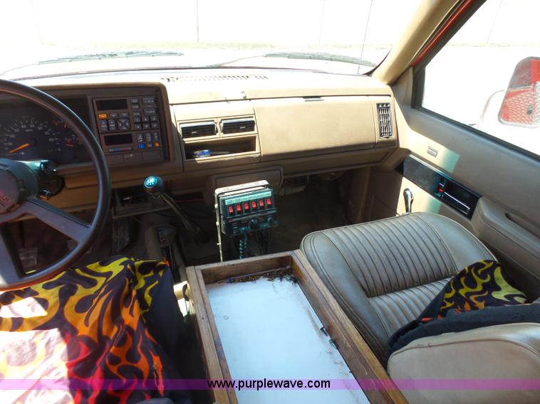 image for item K8446 1993 Chevrolet Cheyenne 3500 Crew Cab fire truck