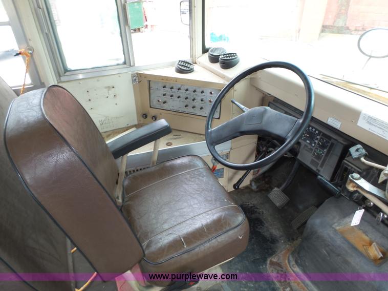 image for item K8456 1990 International 3800 school bus