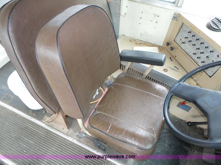 image for item K8456 1990 International 3800 school bus