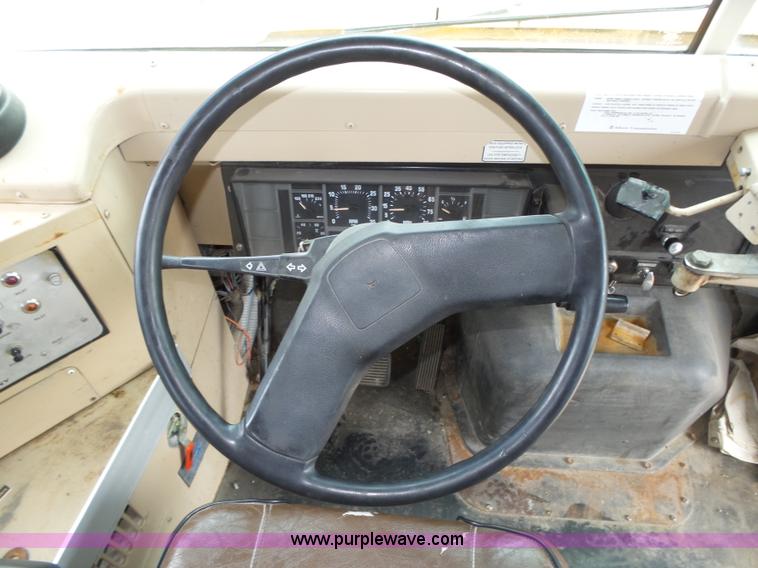 image for item K8456 1990 International 3800 school bus