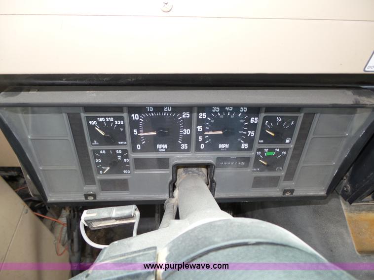 image for item K8456 1990 International 3800 school bus