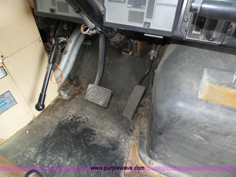 image for item K8456 1990 International 3800 school bus