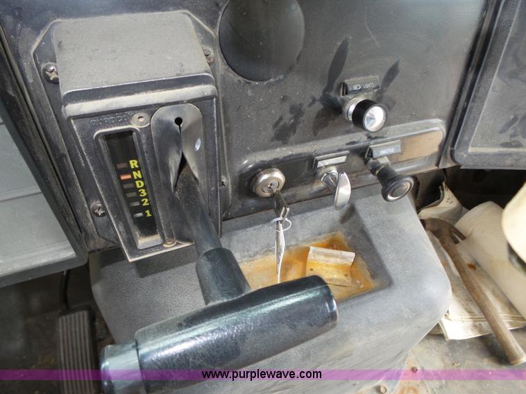 image for item K8456 1990 International 3800 school bus