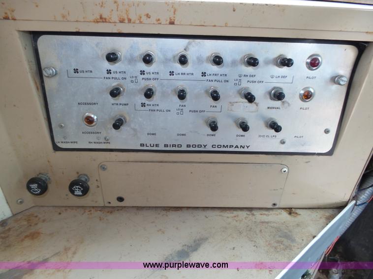 image for item K8456 1990 International 3800 school bus