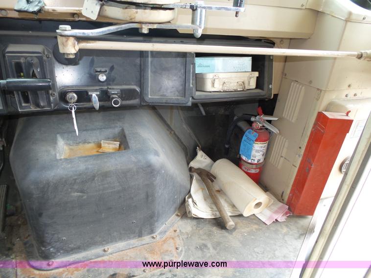 image for item K8456 1990 International 3800 school bus