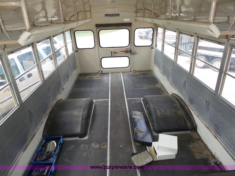 image for item K8456 1990 International 3800 school bus