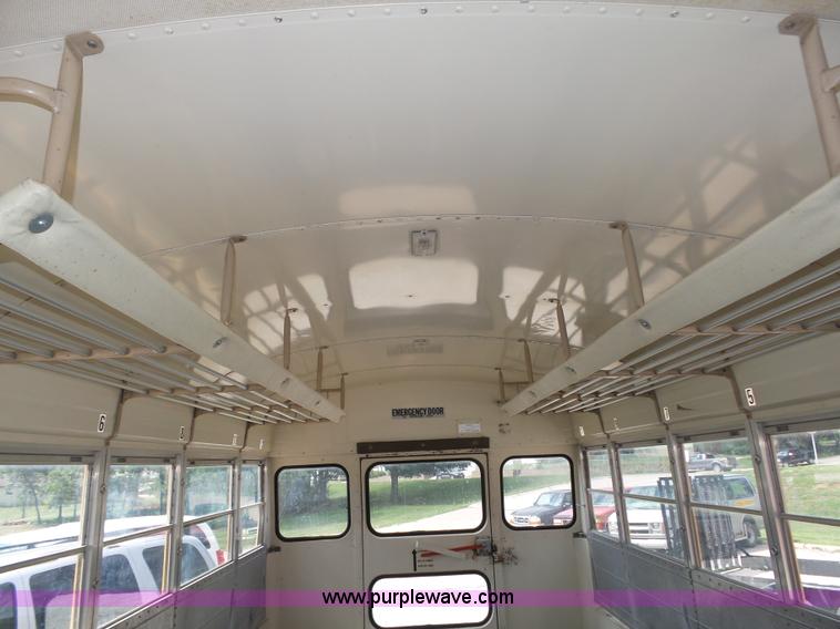 image for item K8456 1990 International 3800 school bus