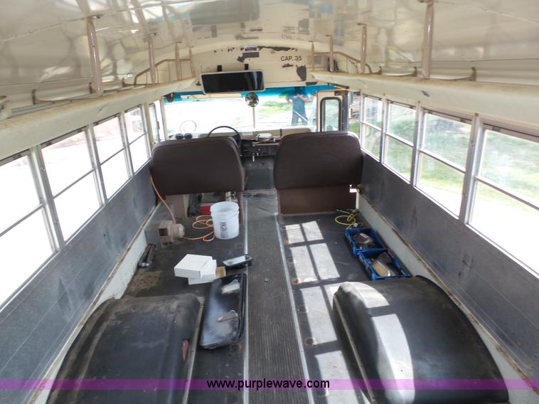 image for item K8456 1990 International 3800 school bus