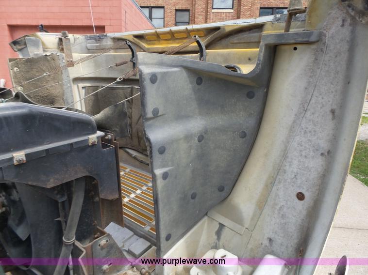 image for item K8456 1990 International 3800 school bus